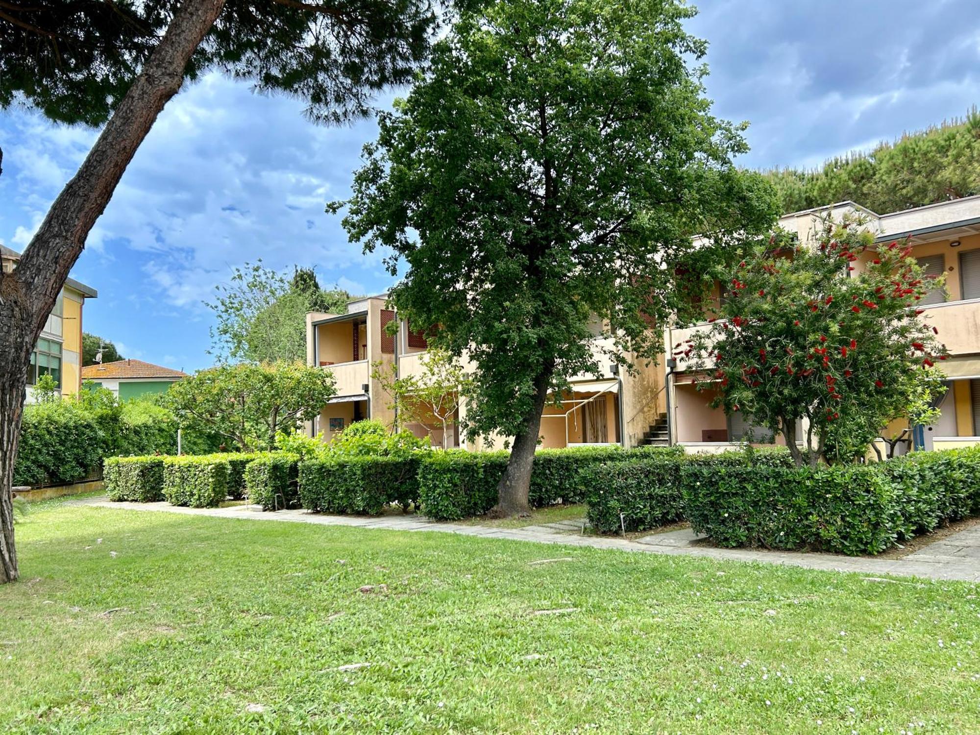 Appartamenti Via Dei Cipressi Marina Di Bibbona Eksteriør billede